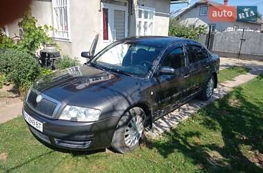 Лифтбек Skoda Superb 2005 в Снятине