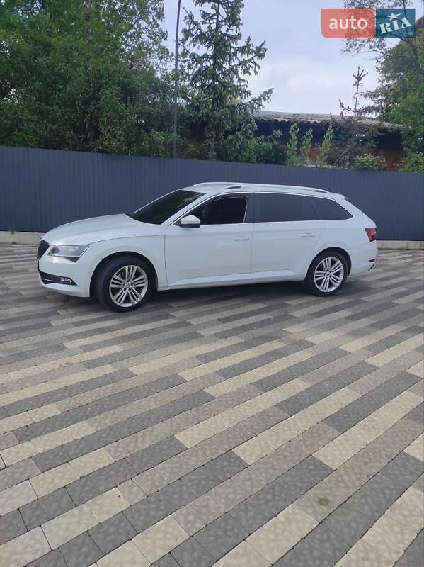 Универсал Skoda Superb 2016 в Ужгороде