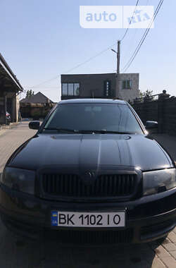 Лифтбек Skoda Superb 2004 в Вараше