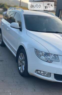 Універсал Skoda Superb 2011 в Ужгороді