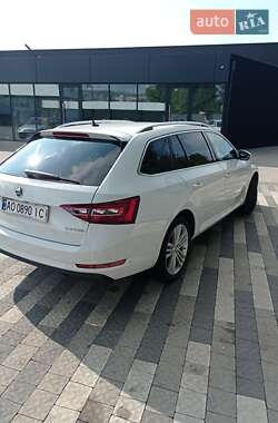 Универсал Skoda Superb 2016 в Ужгороде