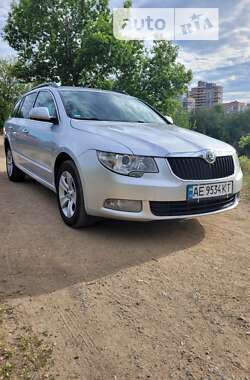 Універсал Skoda Superb 2012 в Дніпрі