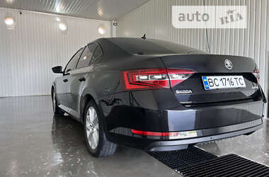 Лифтбек Skoda Superb 2015 в 