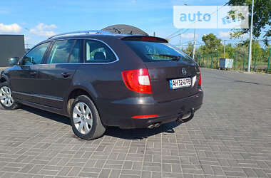 Універсал Skoda Superb 2010 в Дніпрі