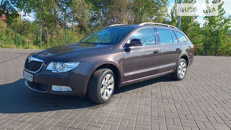 Універсал Skoda Superb 2010 в Дніпрі