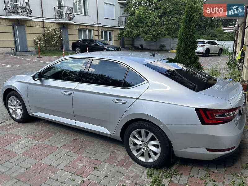 Лифтбек Skoda Superb 2018 в Киеве