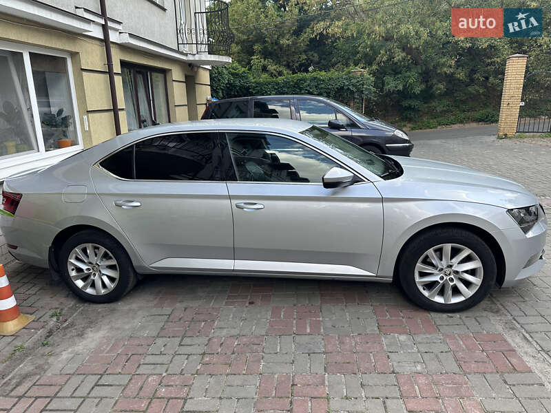 Лифтбек Skoda Superb 2018 в Киеве
