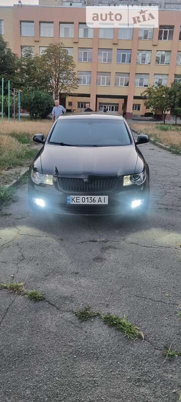 Ліфтбек Skoda Superb 2011 в Дніпрі