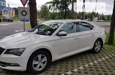 Лифтбек Skoda Superb 2016 в Киеве