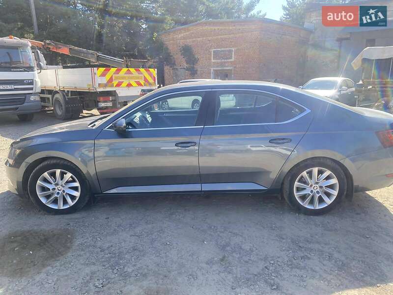 Лифтбек Skoda Superb 2015 в Львове
