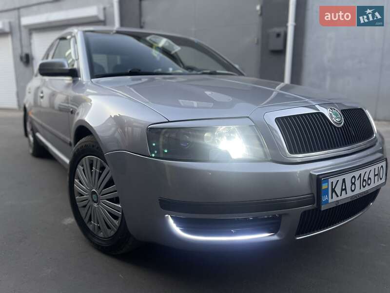 Лифтбек Skoda Superb 2003 в 