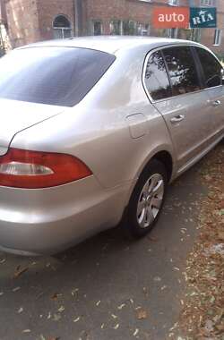 Лифтбек Skoda Superb 2011 в 