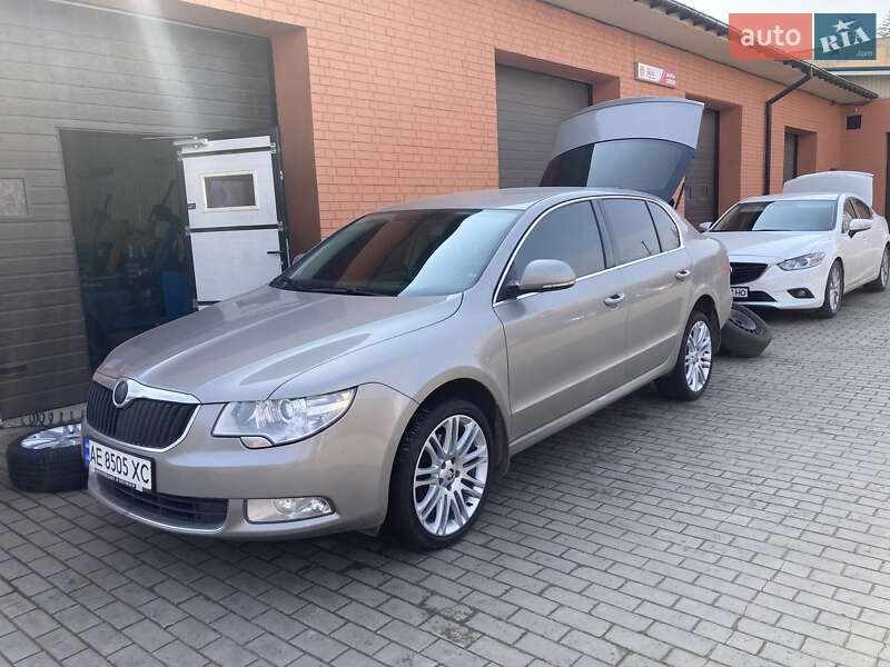 Ліфтбек Skoda Superb 2010 в Дніпрі
