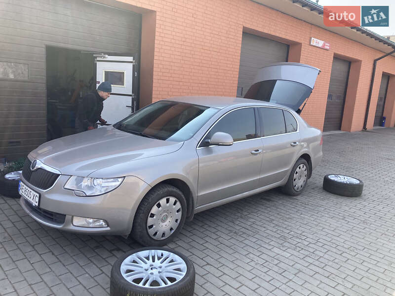 Ліфтбек Skoda Superb 2010 в Дніпрі