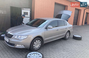 Лифтбек Skoda Superb 2010 в 