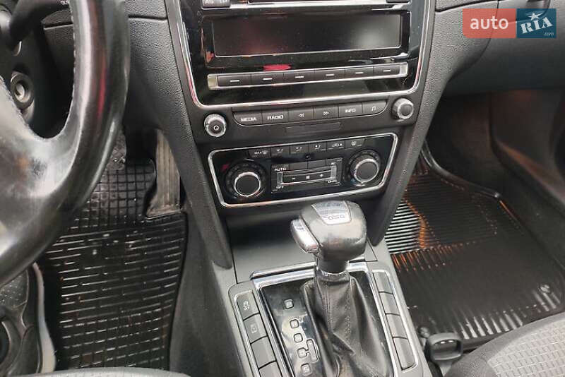 Ліфтбек Skoda Superb 2010 в Дніпрі