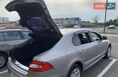Лифтбек Skoda Superb 2012 в 
