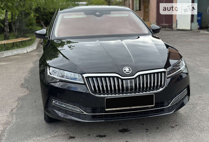 Лифтбек Skoda Superb 2022 в 