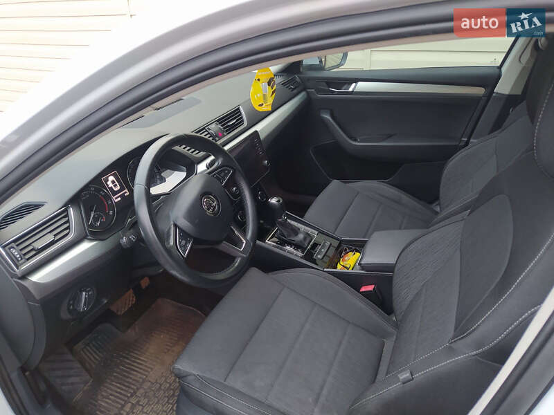 Лифтбек Skoda Superb 2017 в Карловке