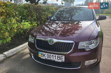 Лифтбек Skoda Superb 2012 в 