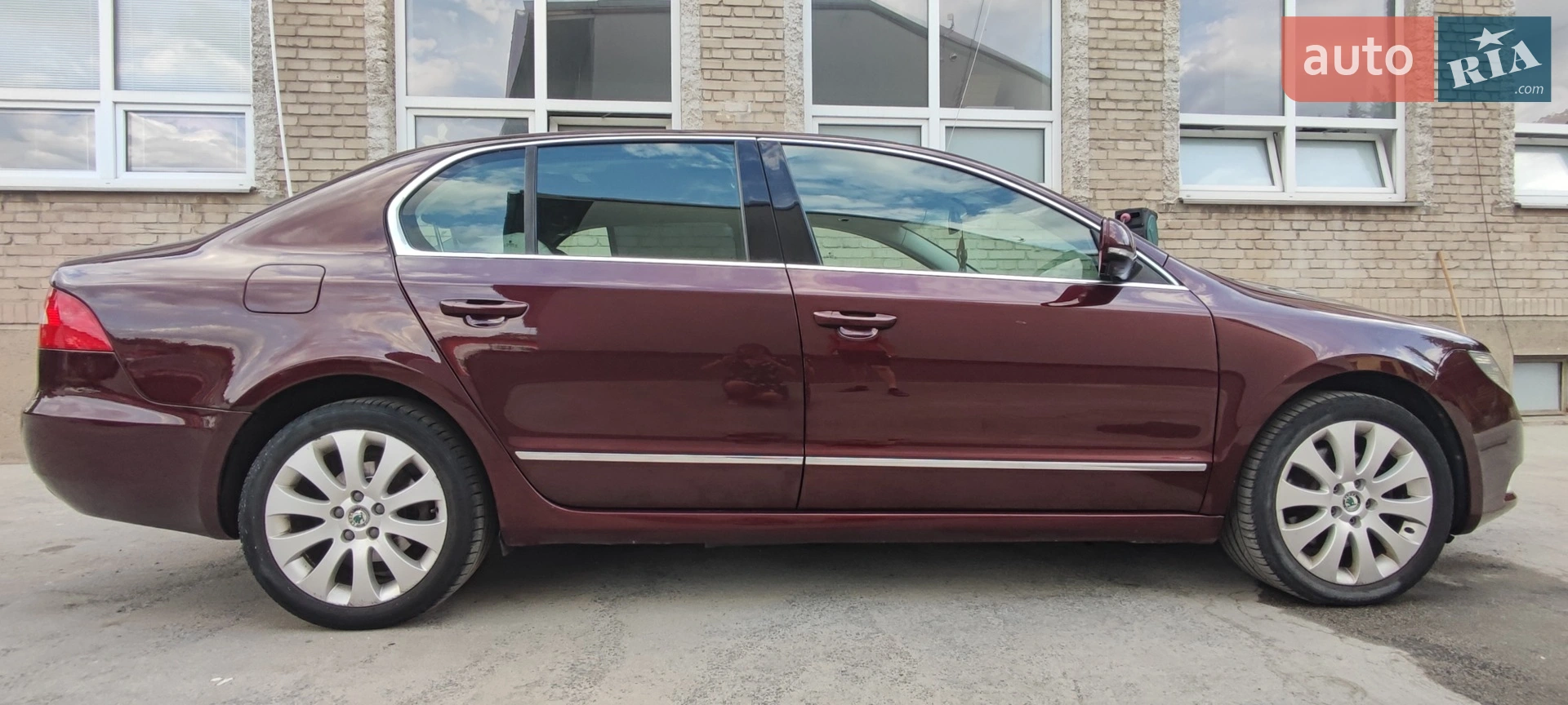 2010 Skoda Superb - мініатюра 9