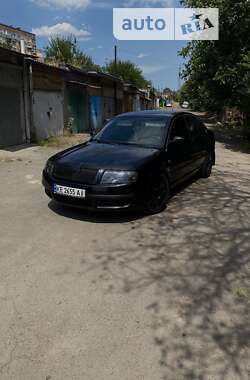 Лифтбек Skoda Superb 2004 в 