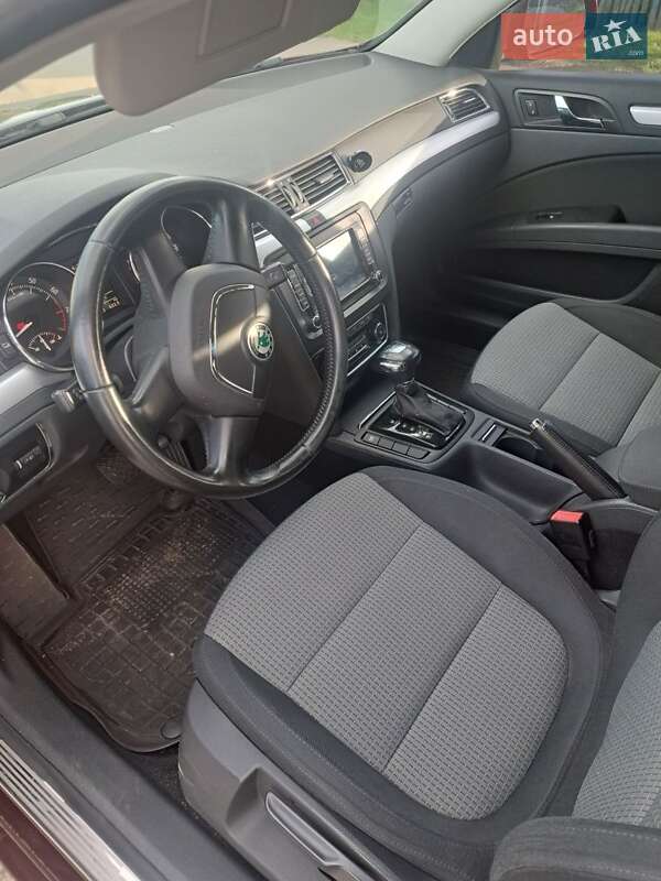 Универсал Skoda Superb 2012 в Радомышле
