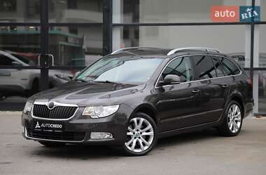 Універсал Skoda Superb 2011 в Харкові