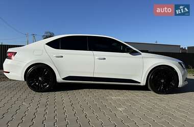 Лифтбек Skoda Superb 2015 в Стрые