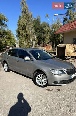 Лифтбек Skoda Superb 2013 в 