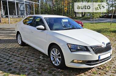 Лифтбек Skoda Superb 2016 в Киеве