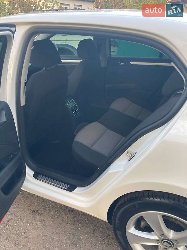 Ліфтбек Skoda Superb 2012 в Козелеці