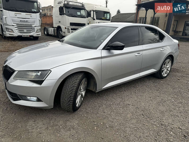 Лифтбек Skoda Superb 2017 в Хусте