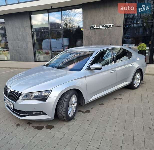 Лифтбек Skoda Superb 2015 в Ужгороде