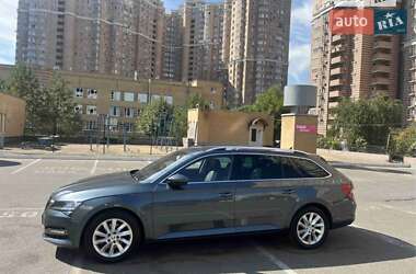 Універсал Skoda Superb 2020 в Ужгороді