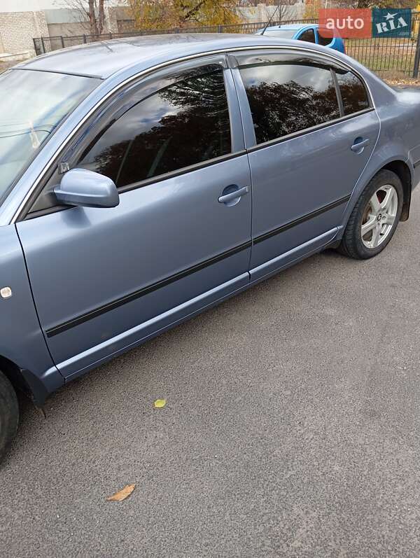 Лифтбек Skoda Superb 2006 в Днепре