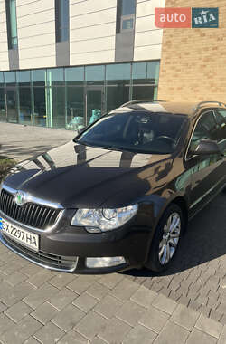 Універсал Skoda Superb 2010 в Хмельницькому