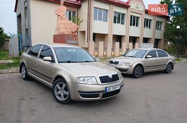 Лифтбек Skoda Superb 2005 в Широком