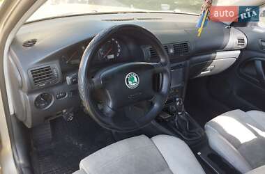 Лифтбек Skoda Superb 2003 в 