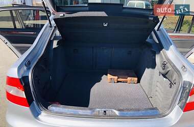Лифтбек Skoda Superb 2011 в 
