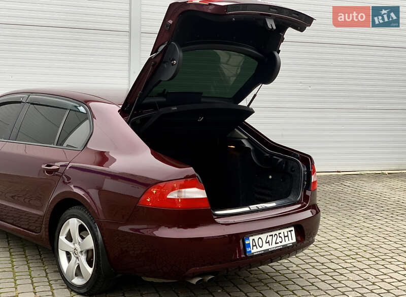 Лифтбек Skoda Superb 2012 в Мукачево