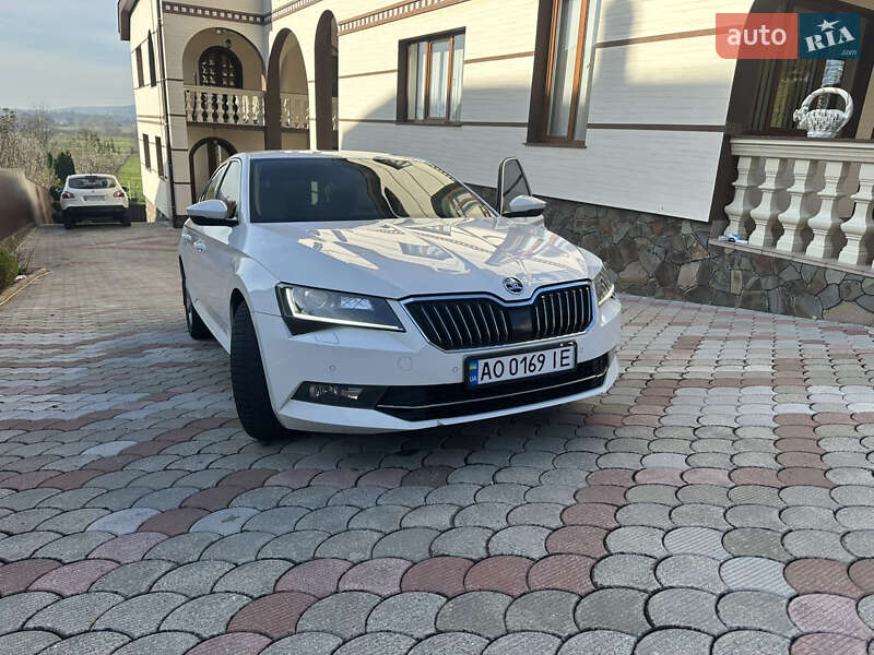 Лифтбек Skoda Superb 2017 в 