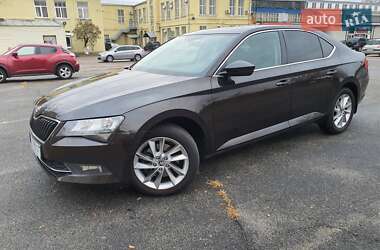 Лифтбек Skoda Superb 2017 в Киеве