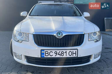 Універсал Skoda Superb 2011 в Дрогобичі