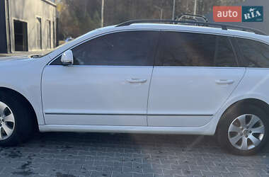 Універсал Skoda Superb 2011 в Дрогобичі