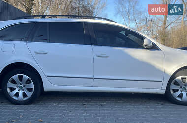 Універсал Skoda Superb 2011 в Дрогобичі