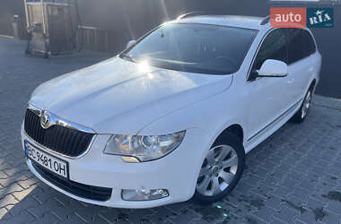 Універсал Skoda Superb 2011 в Дрогобичі