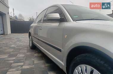 Ліфтбек Skoda Superb 2002 в Острозі