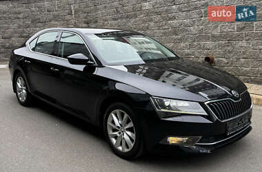 Лифтбек Skoda Superb 2016 в Днепре