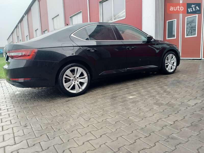 Лифтбек Skoda Superb 2015 в Бородянке
